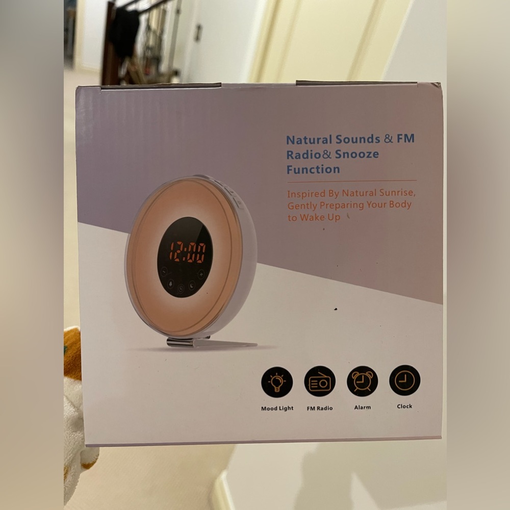 BrandNew Alarm Clock with Wake-Up light Sunrise Simulation and FM Radio Function - Picture 2 of 10